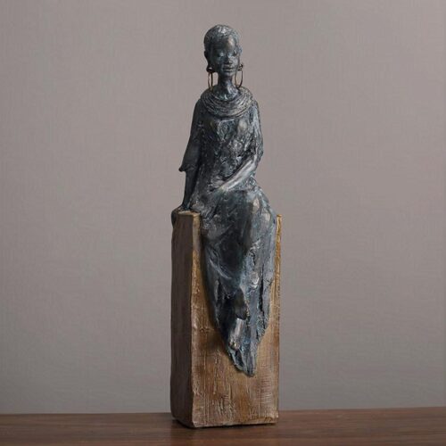 Statuette femme africaine penseuse gris sur socle bois