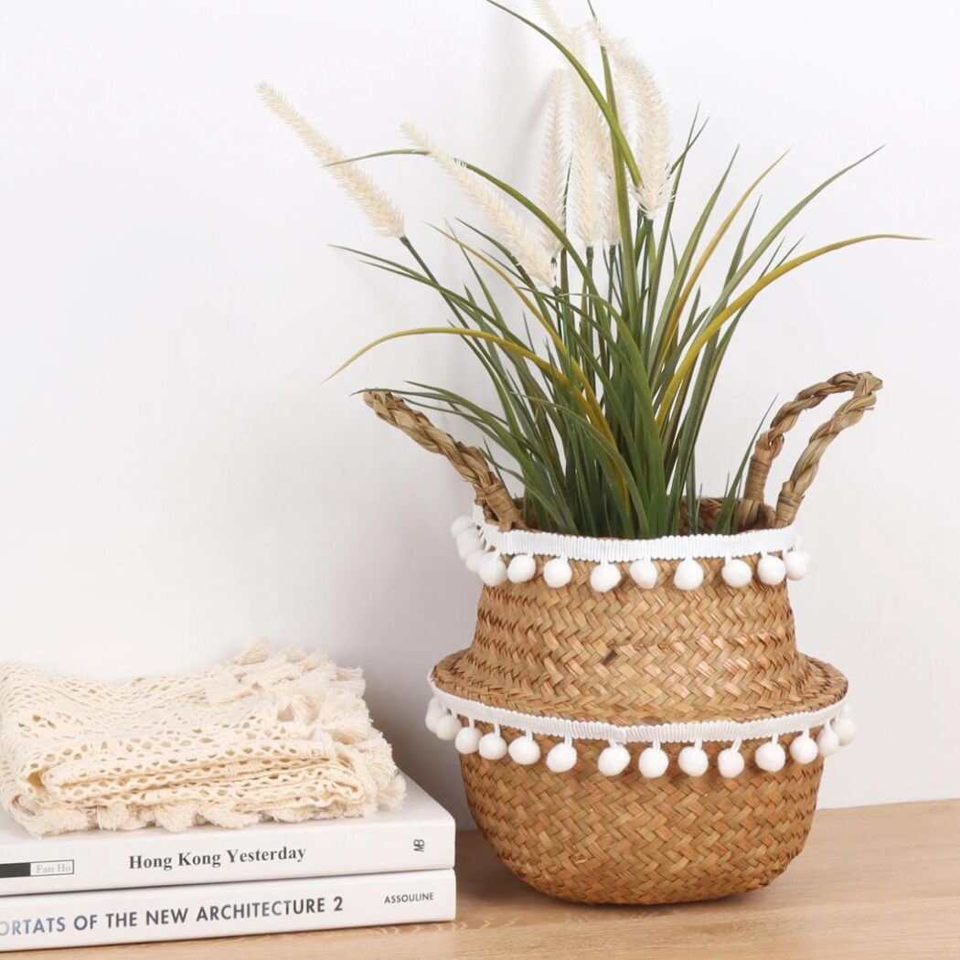 Cache pot en osier avec pompons • Ma Déco Tendance
