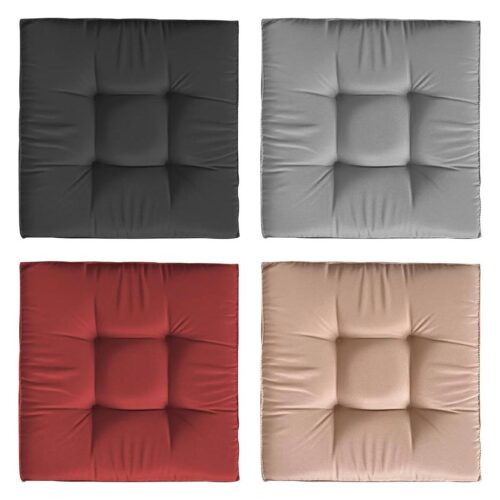 Photo représentant quatre coussins pour chaises de jardin de quatre couleurs différentes vues d'en haut