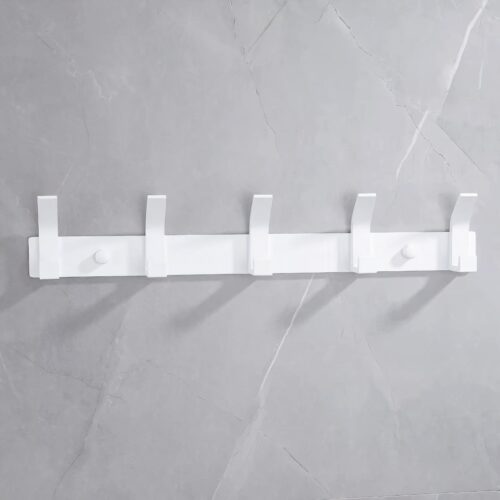 Porte-manteau blanc sur mur gris.