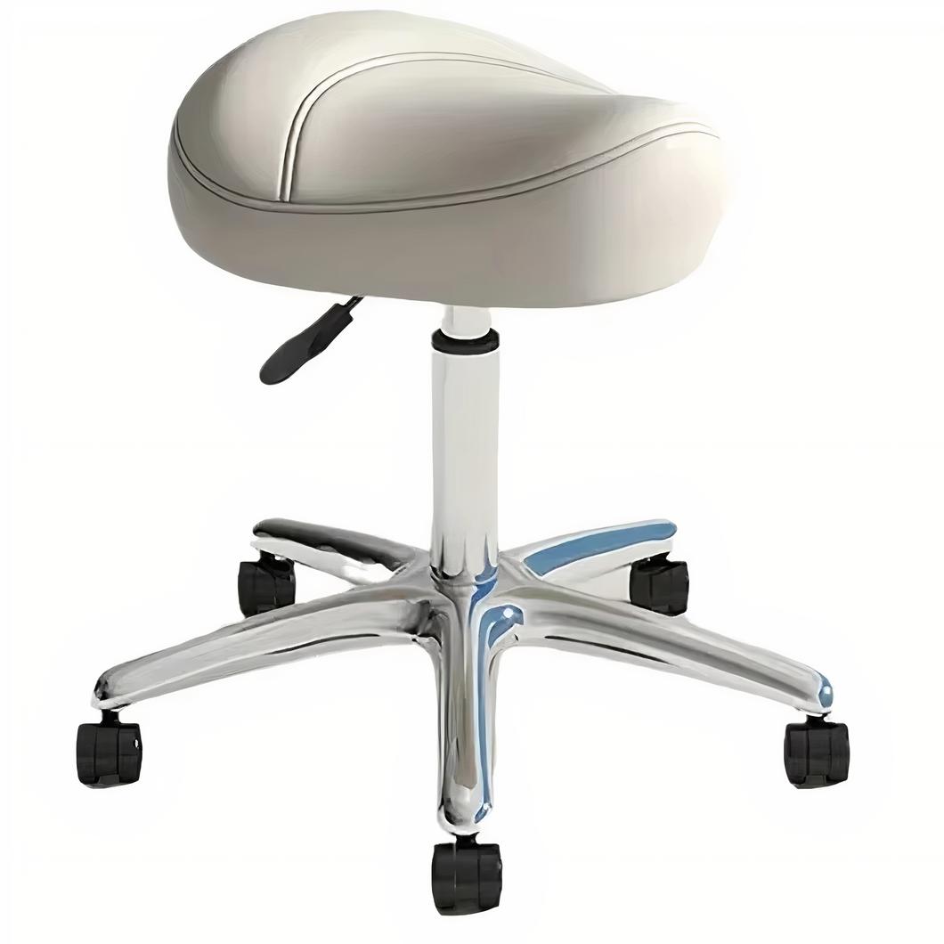 Tabouret à roulettes sur fond blanc.