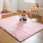 Tapis rose tout doux pour chambre de fille