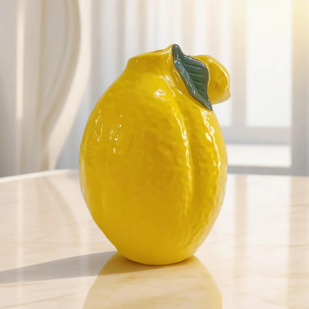 Vase en forme de citron posé.