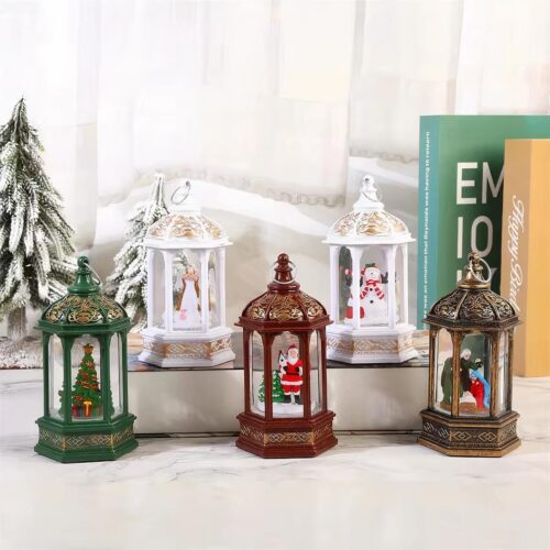 Lanternes de Noël posées sur un meuble.