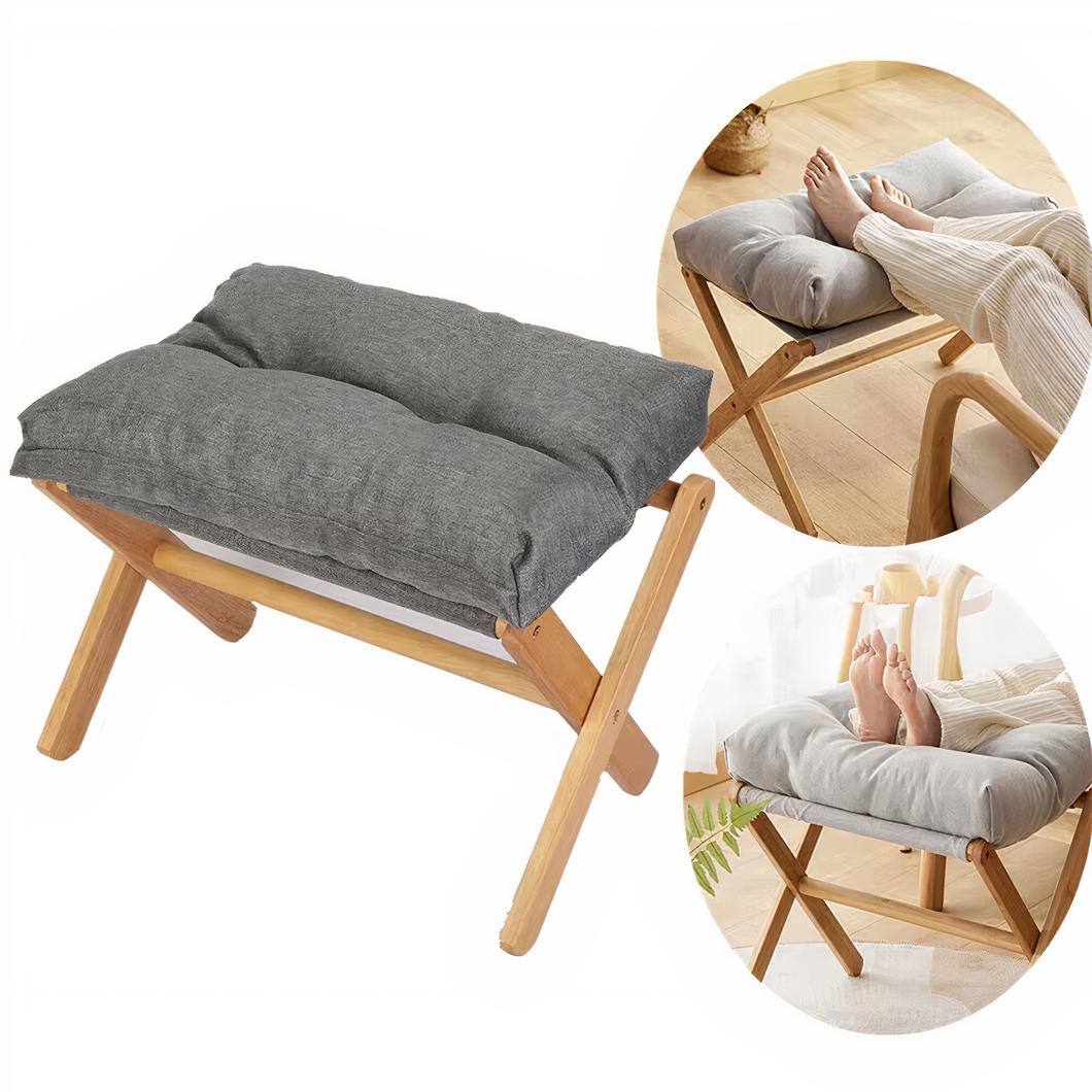 Tabouret pliable avec coussin gris sur fond blanc.