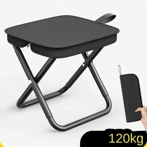 Tabouret pliable noir sur fond blanc.